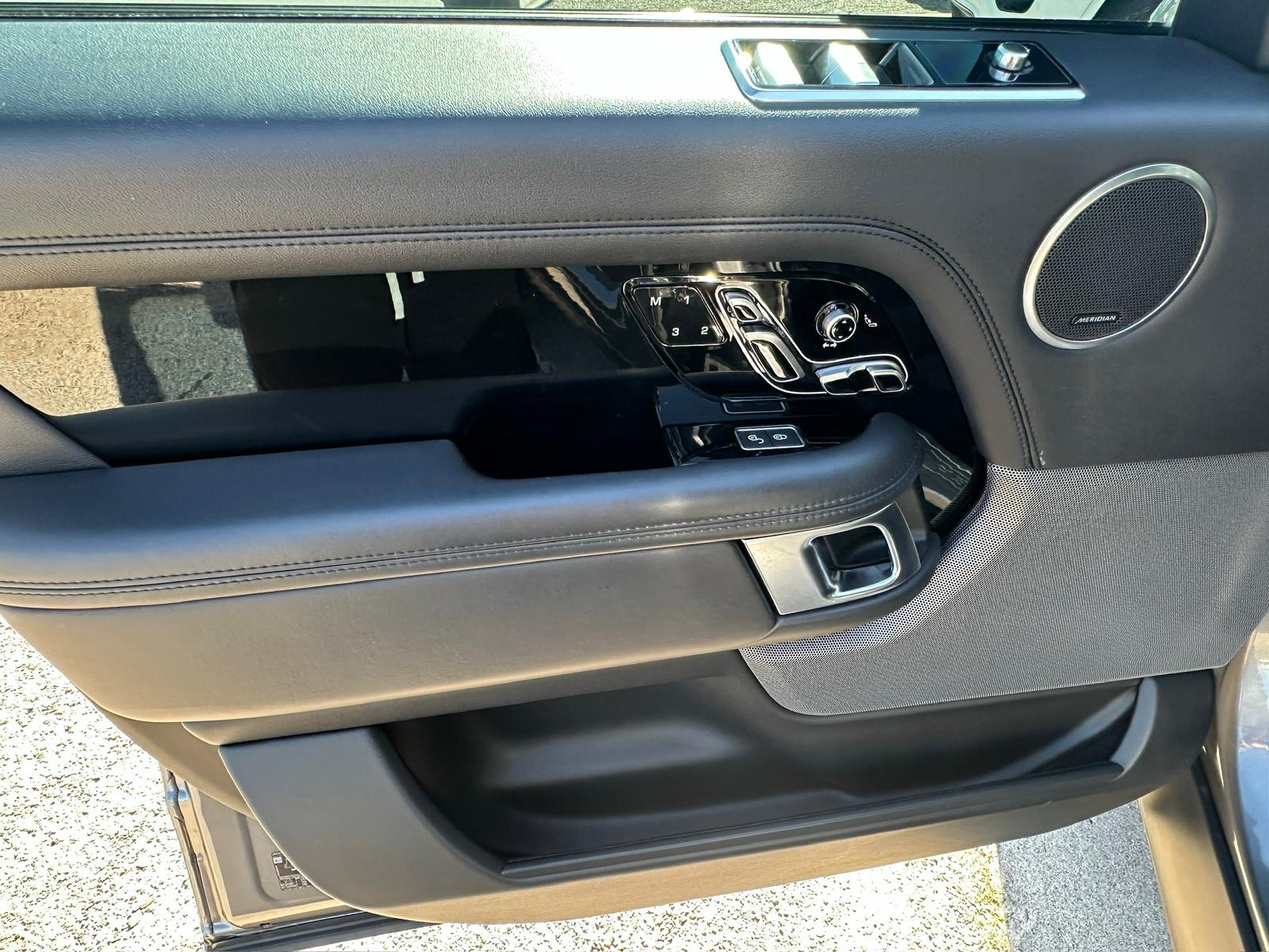 2018 Land Rover Range Rover HSE photo 29