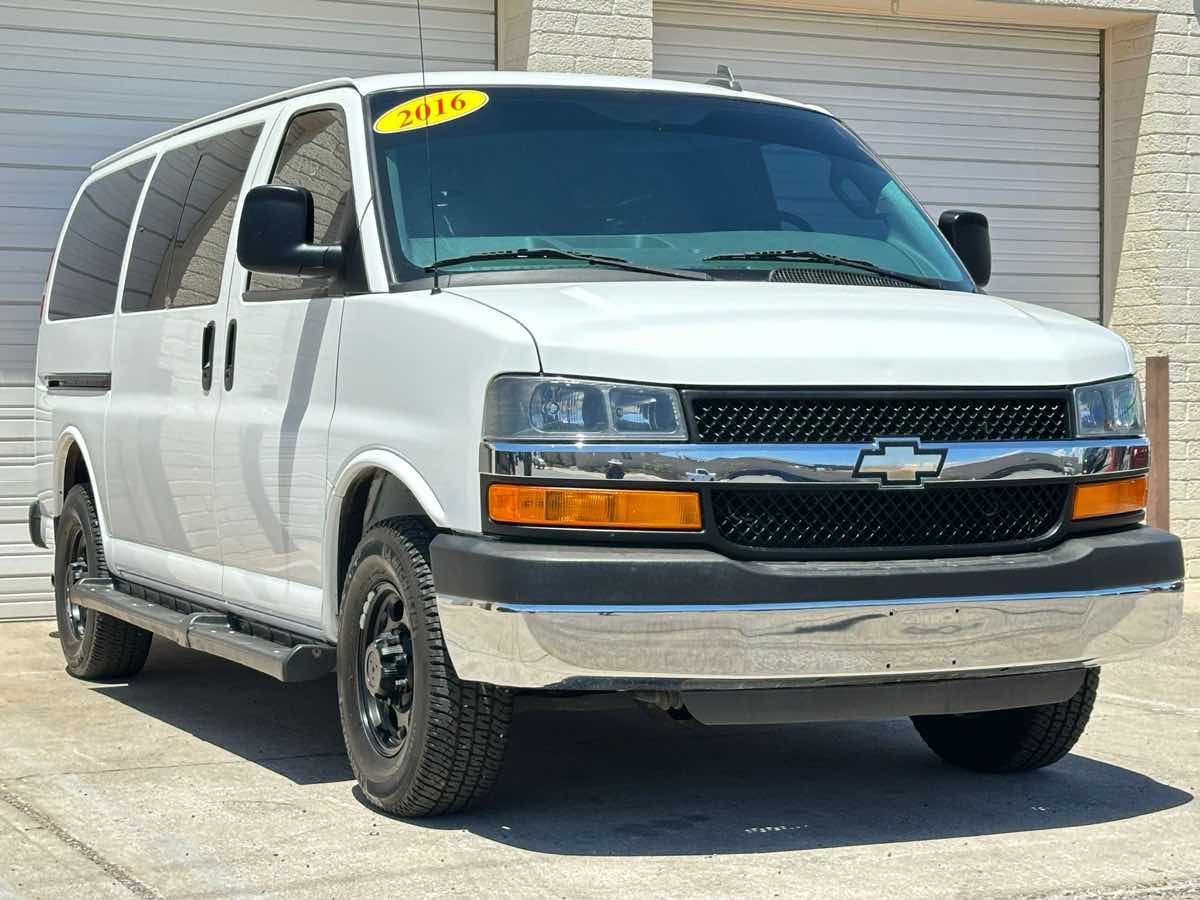 2016 Chevrolet Express Passenger LT photo 4