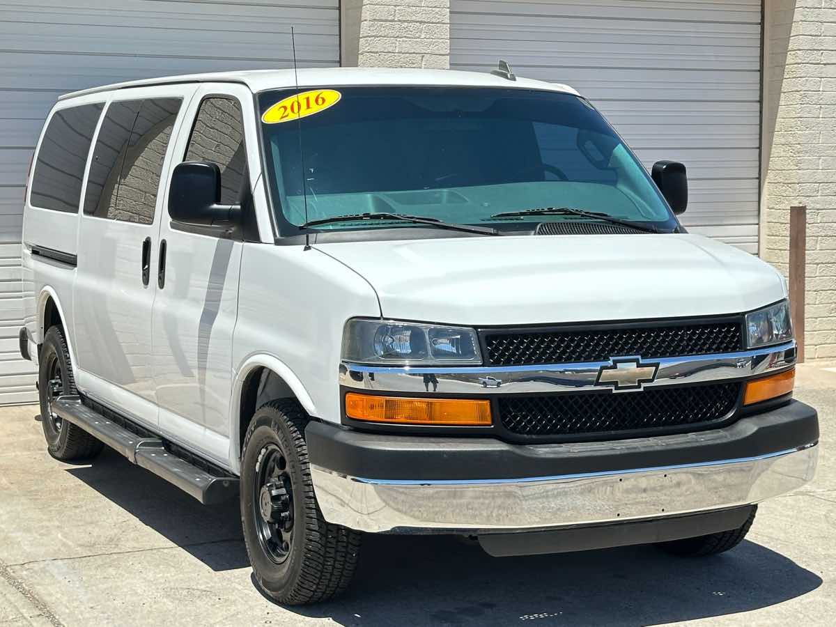 2016 Chevrolet Express Passenger LT photo 5