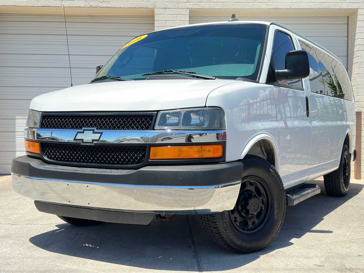 2016 Chevrolet Express Passenger LT photo 7
