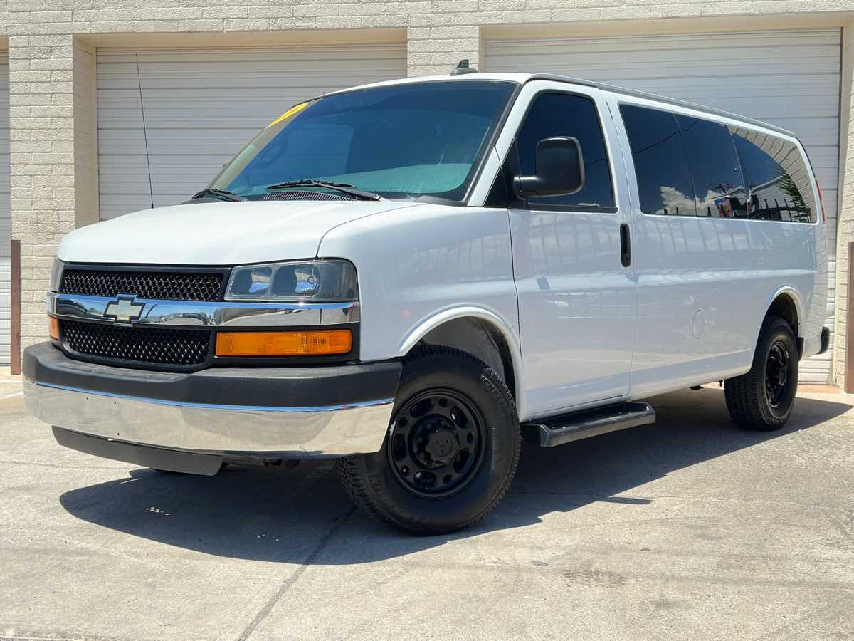 2016 Chevrolet Express Passenger LT photo 9
