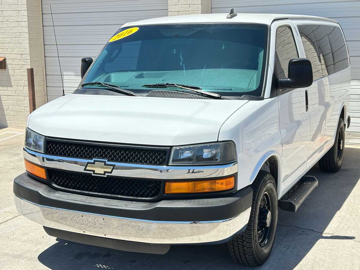 2016 Chevrolet Express Passenger LT photo 11