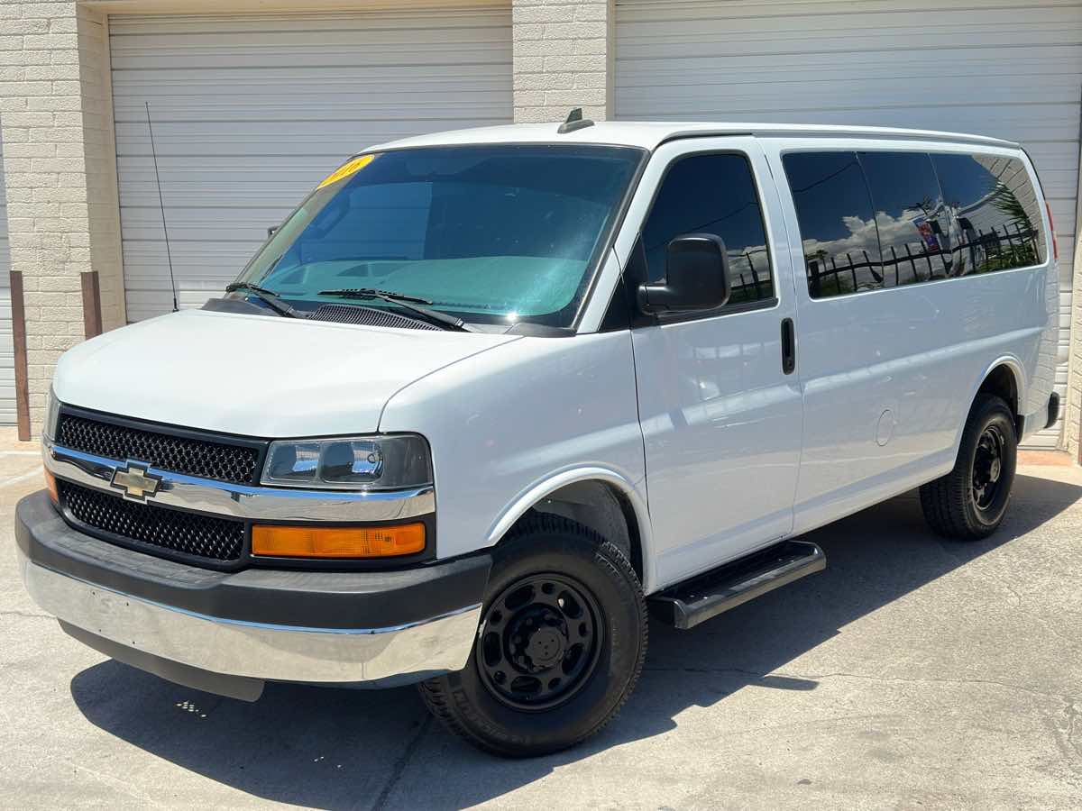 2016 Chevrolet Express Passenger LT photo 12