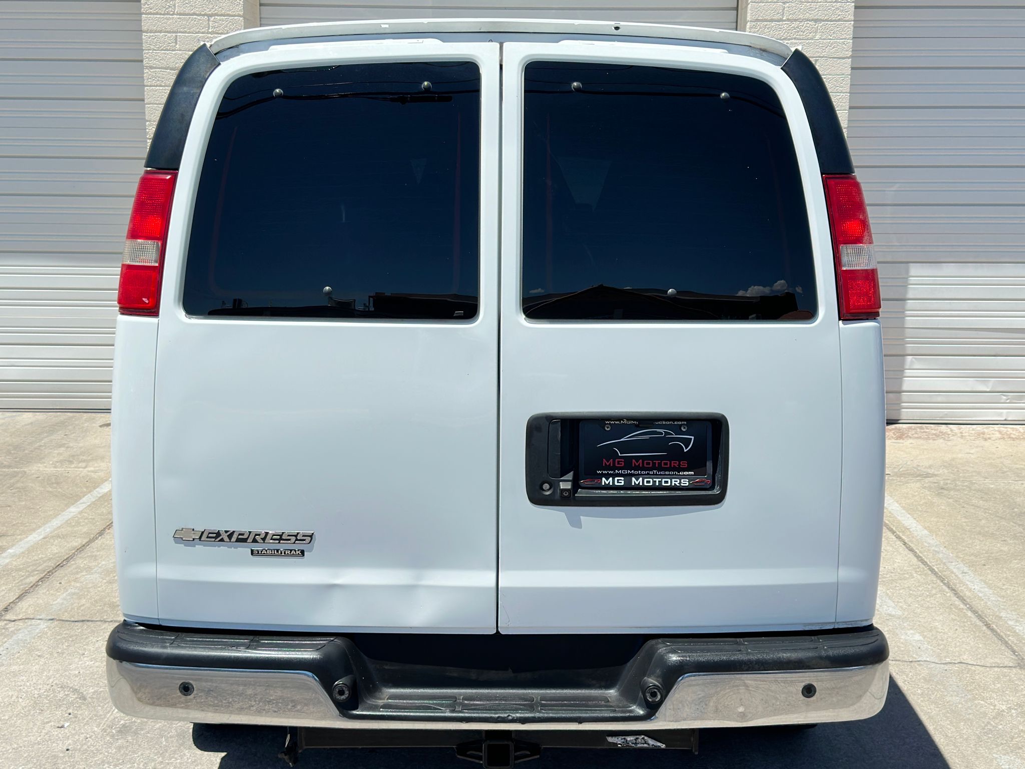 2016 Chevrolet Express Passenger LT photo 14