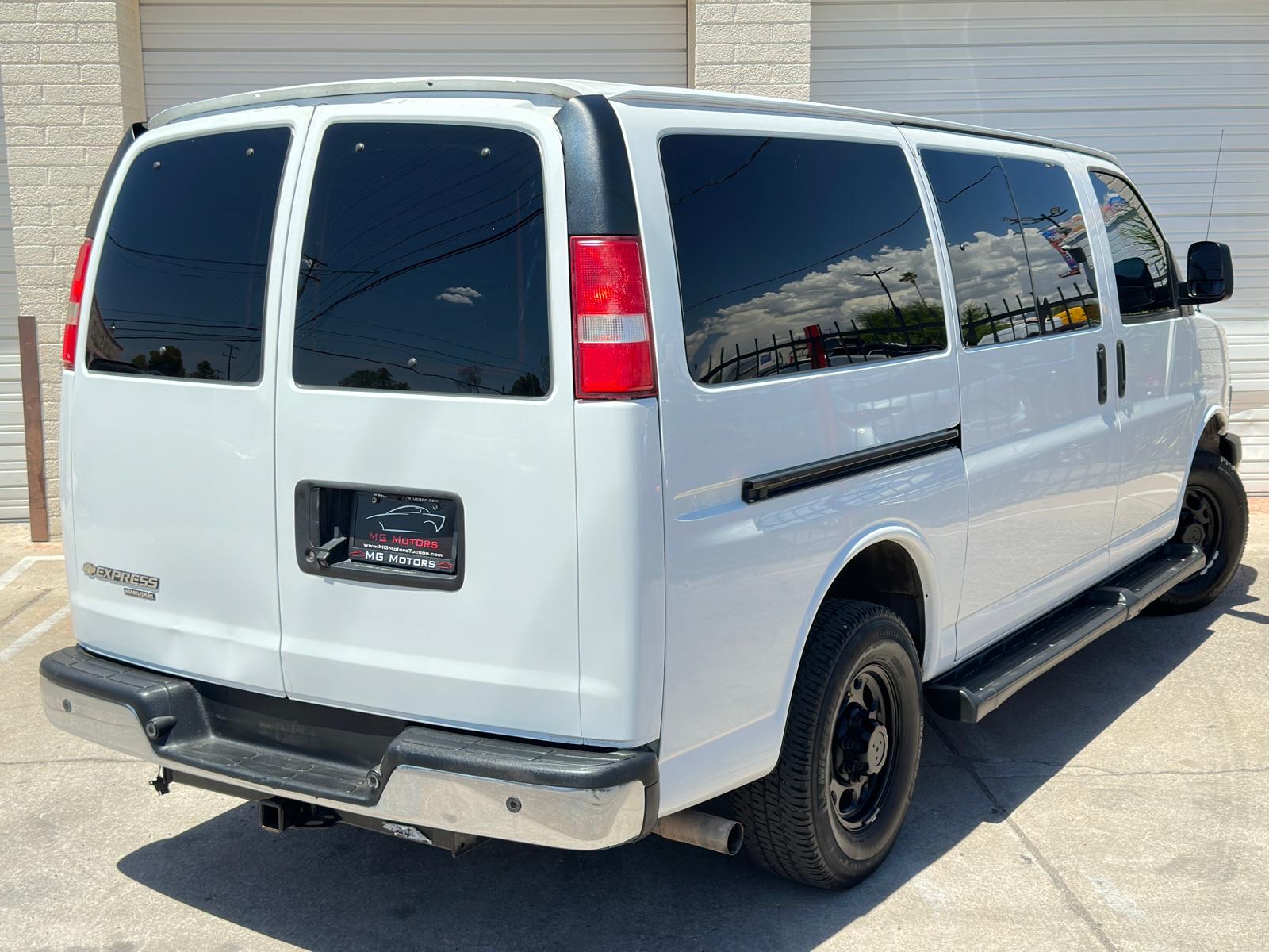 2016 Chevrolet Express Passenger LT photo 18