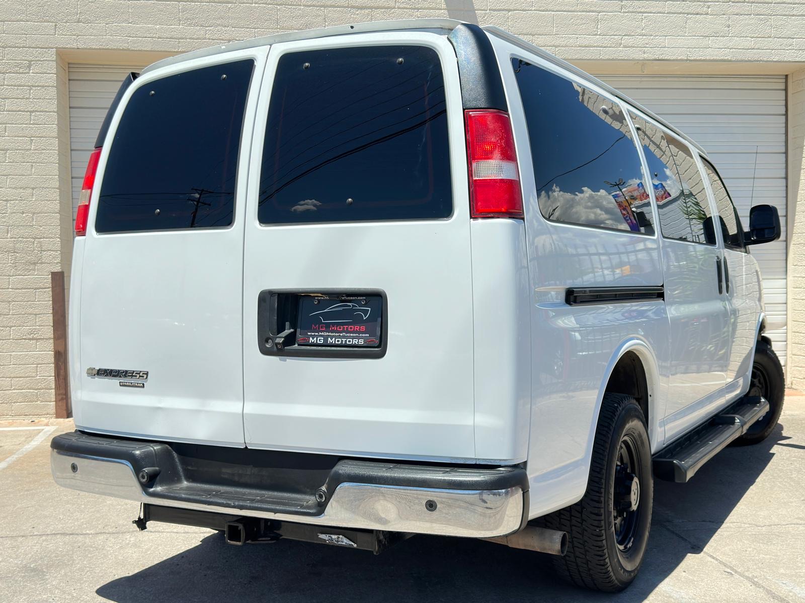 2016 Chevrolet Express Passenger LT photo 16