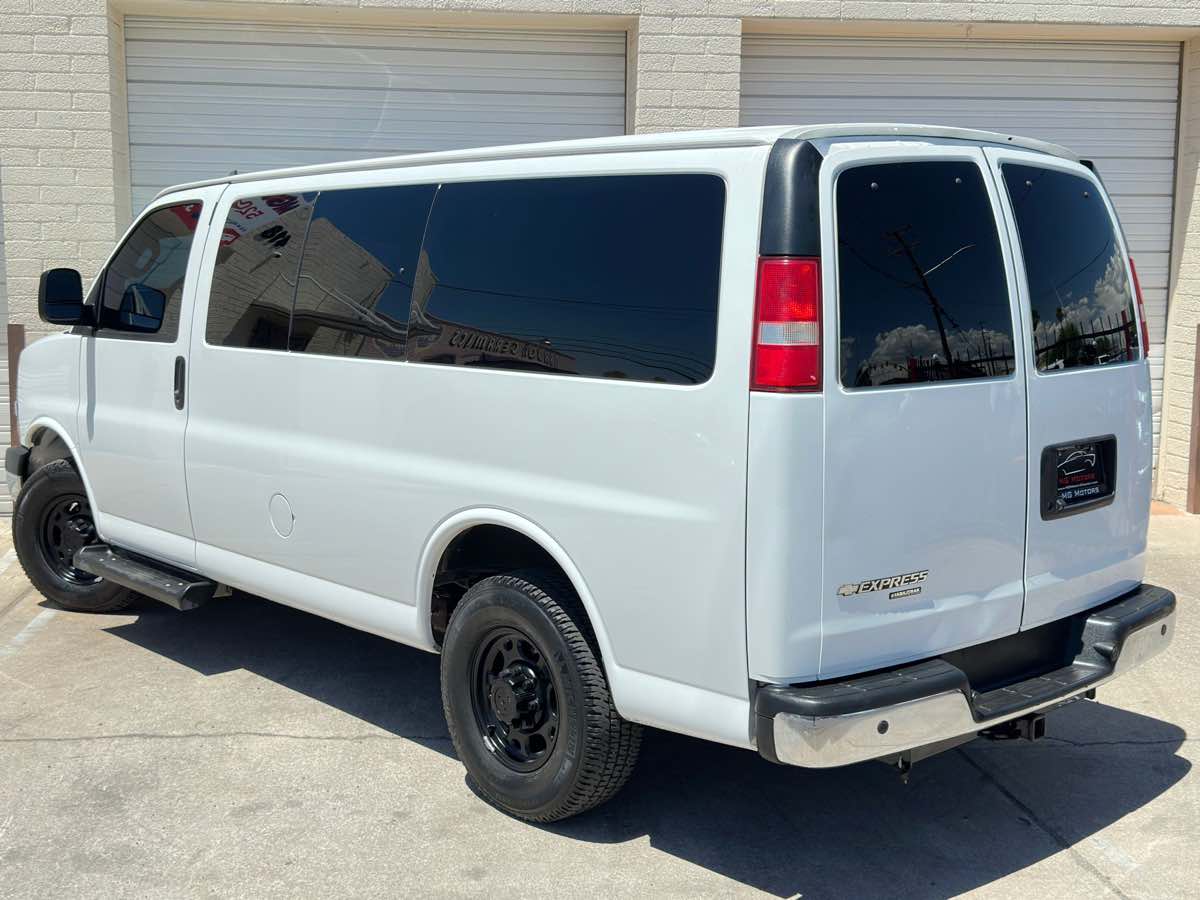 2016 Chevrolet Express Passenger LT photo 22
