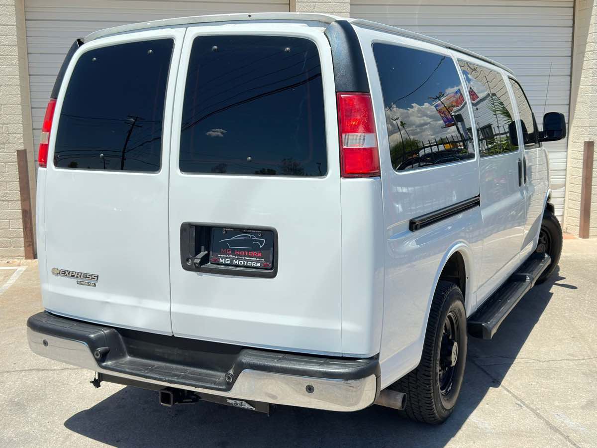 2016 Chevrolet Express Passenger LT photo 20