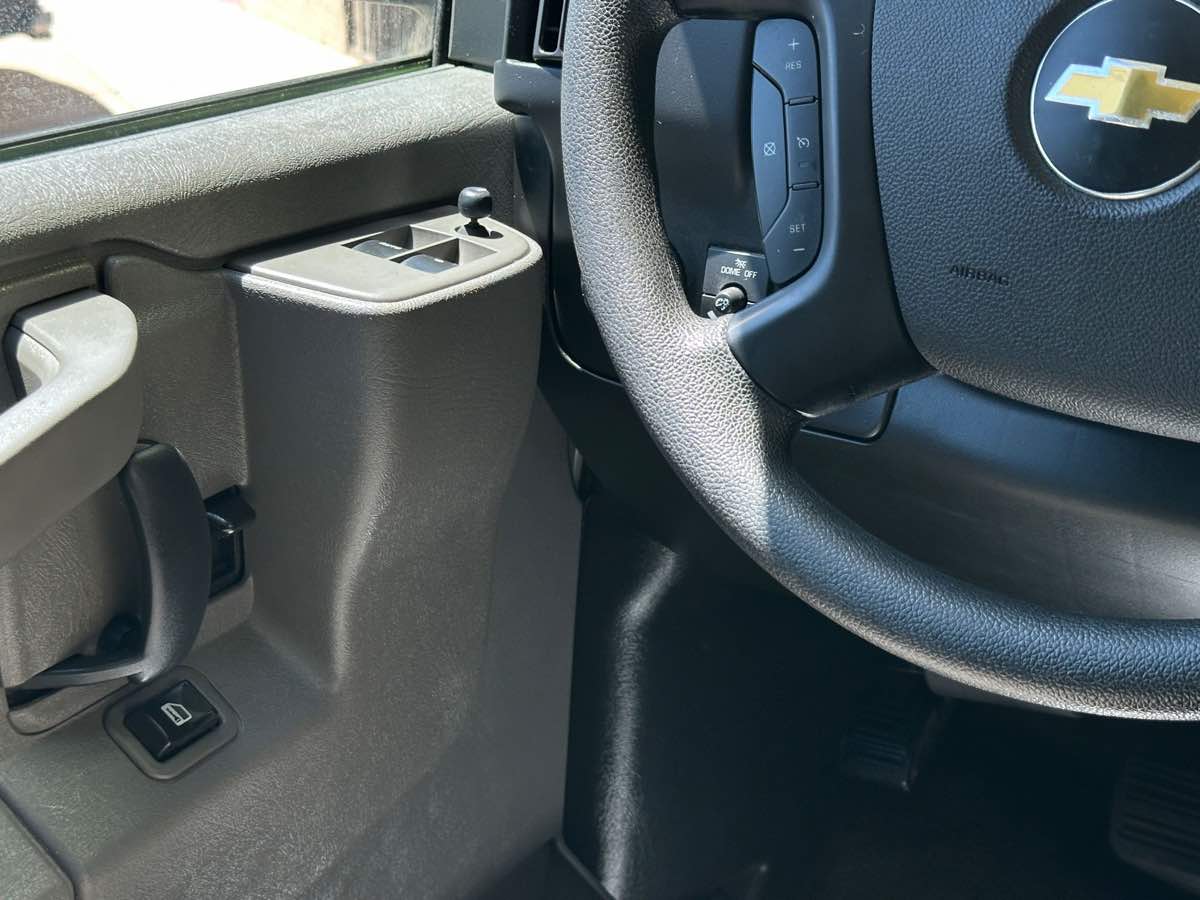 2016 Chevrolet Express Passenger LT photo 26