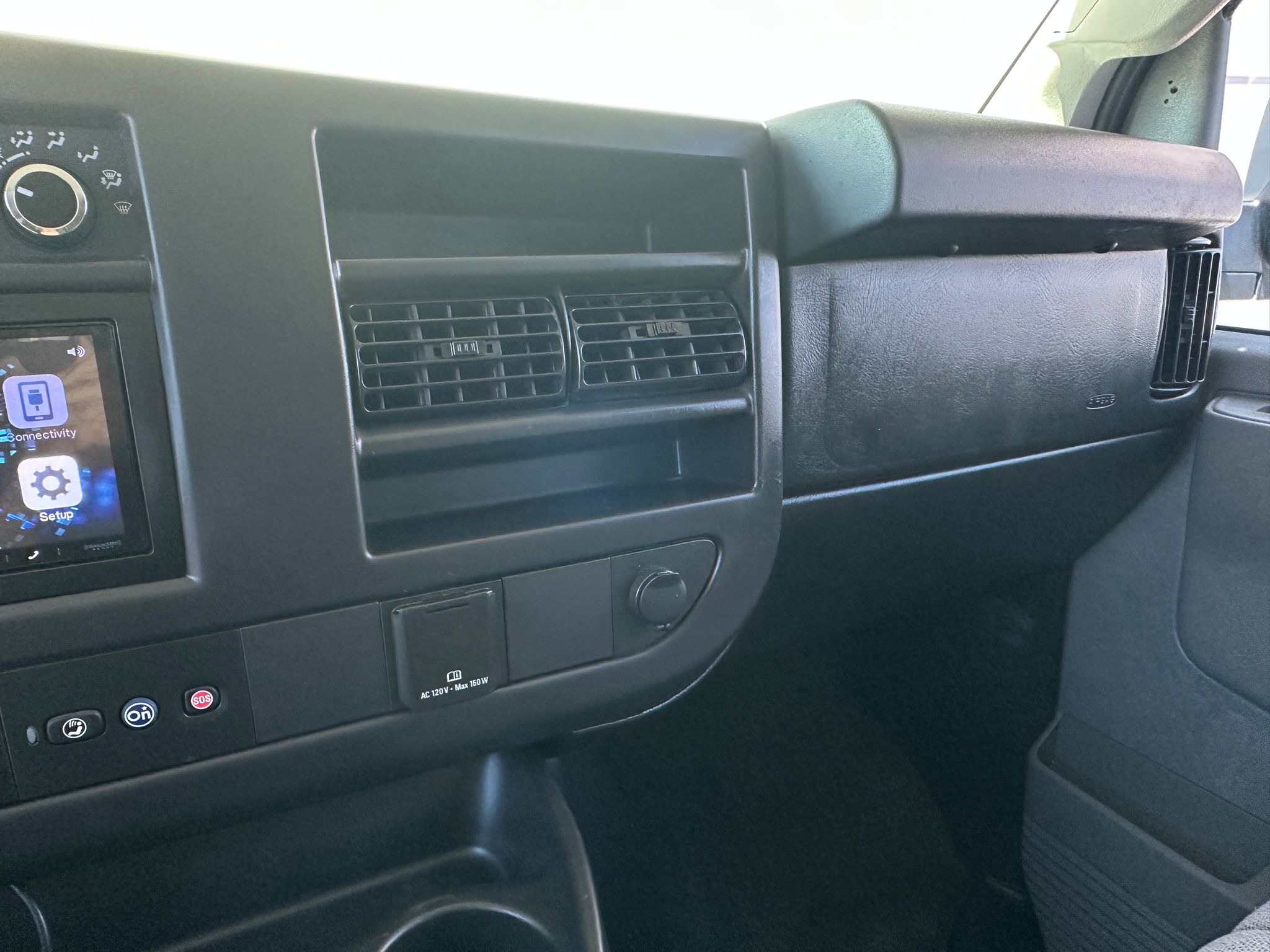 2016 Chevrolet Express Passenger LT photo 31