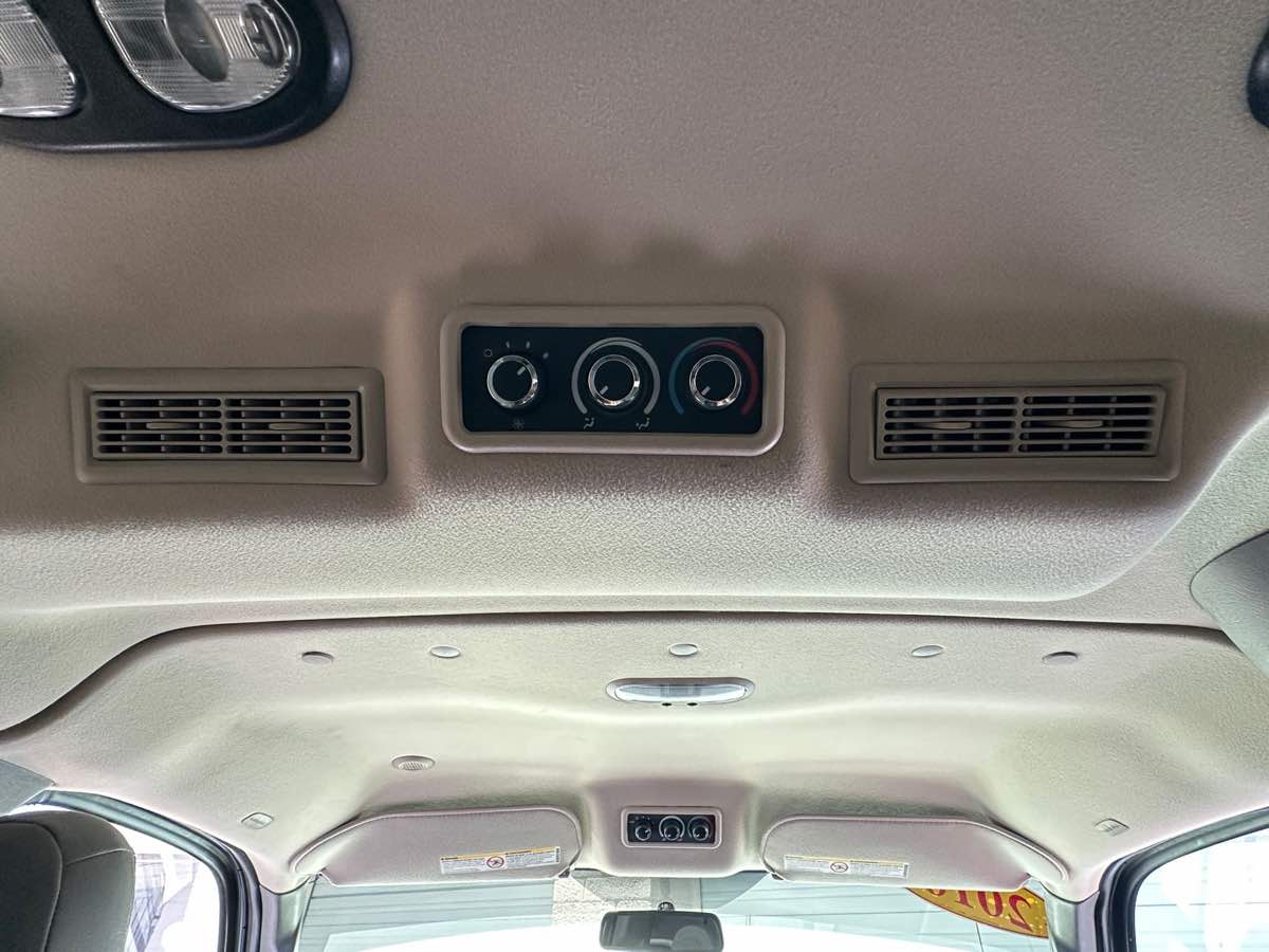 2016 Chevrolet Express Passenger LT photo 32
