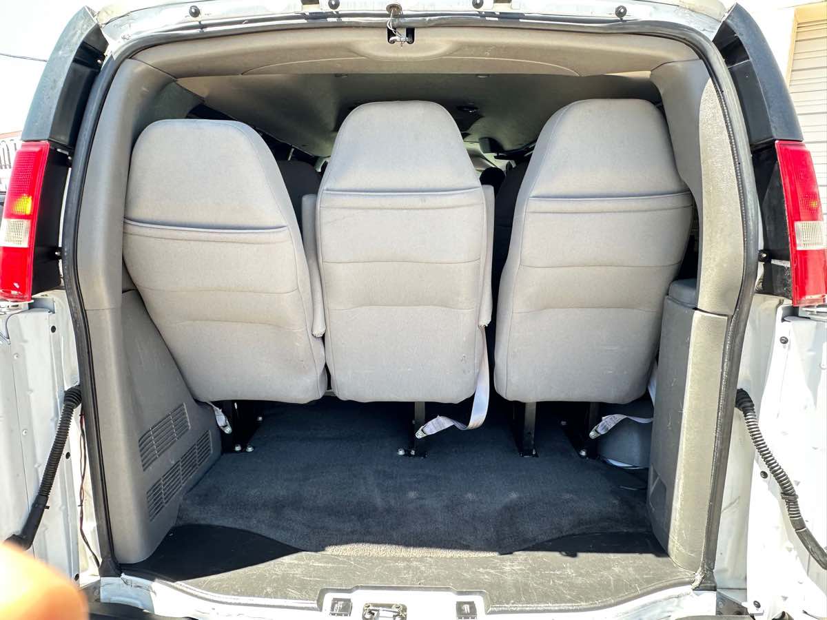 2016 Chevrolet Express Passenger LT photo 39