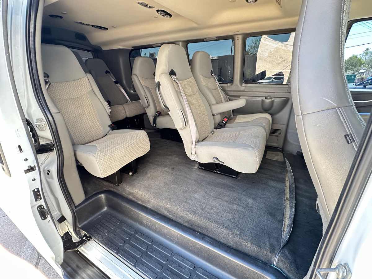 2016 Chevrolet Express Passenger LT photo 33