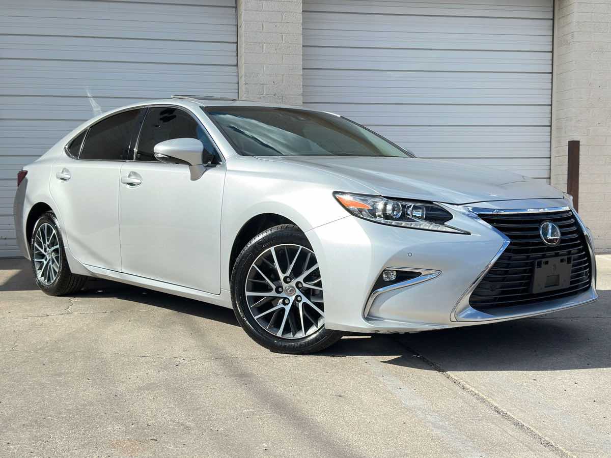 2017 Lexus ES 350 photo 3
