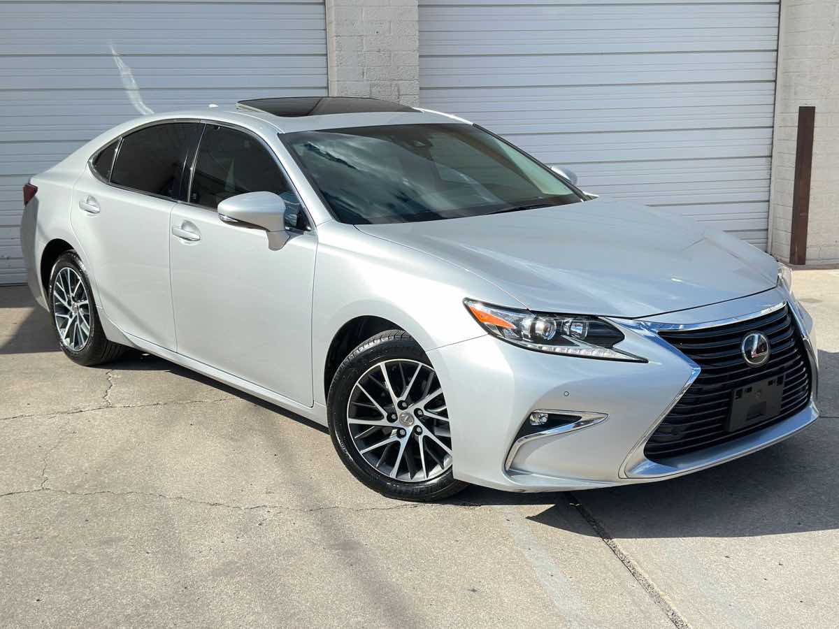 2017 Lexus ES 350 photo 4