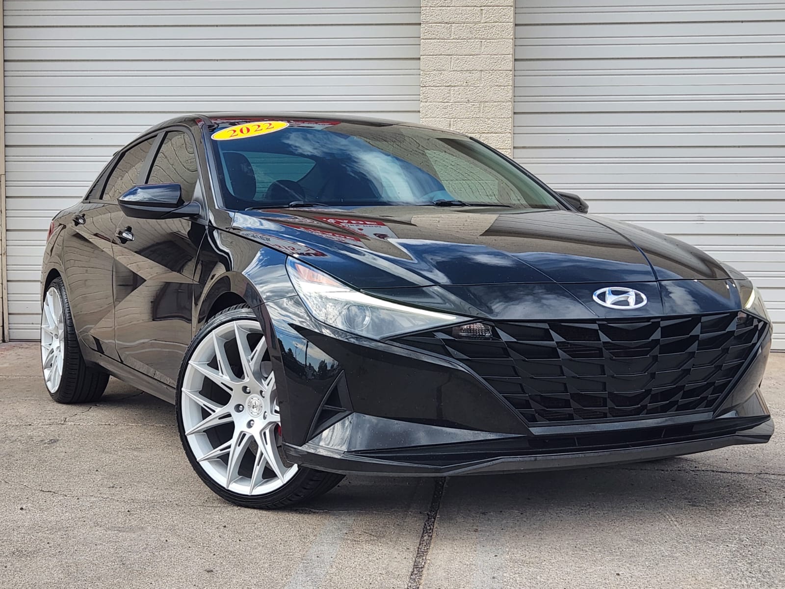 2022 Hyundai Elantra SEL photo 2