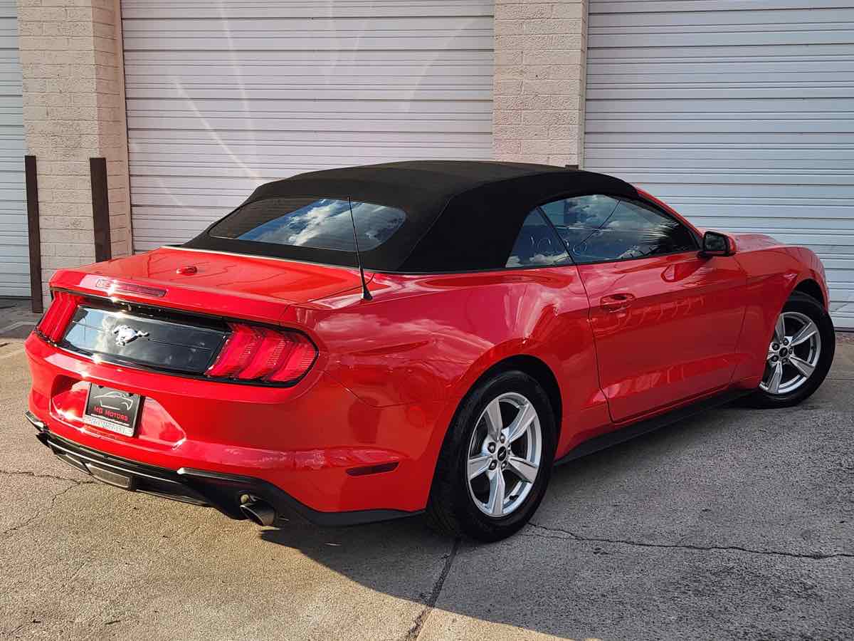 2021 Ford Mustang EcoBoost photo 17