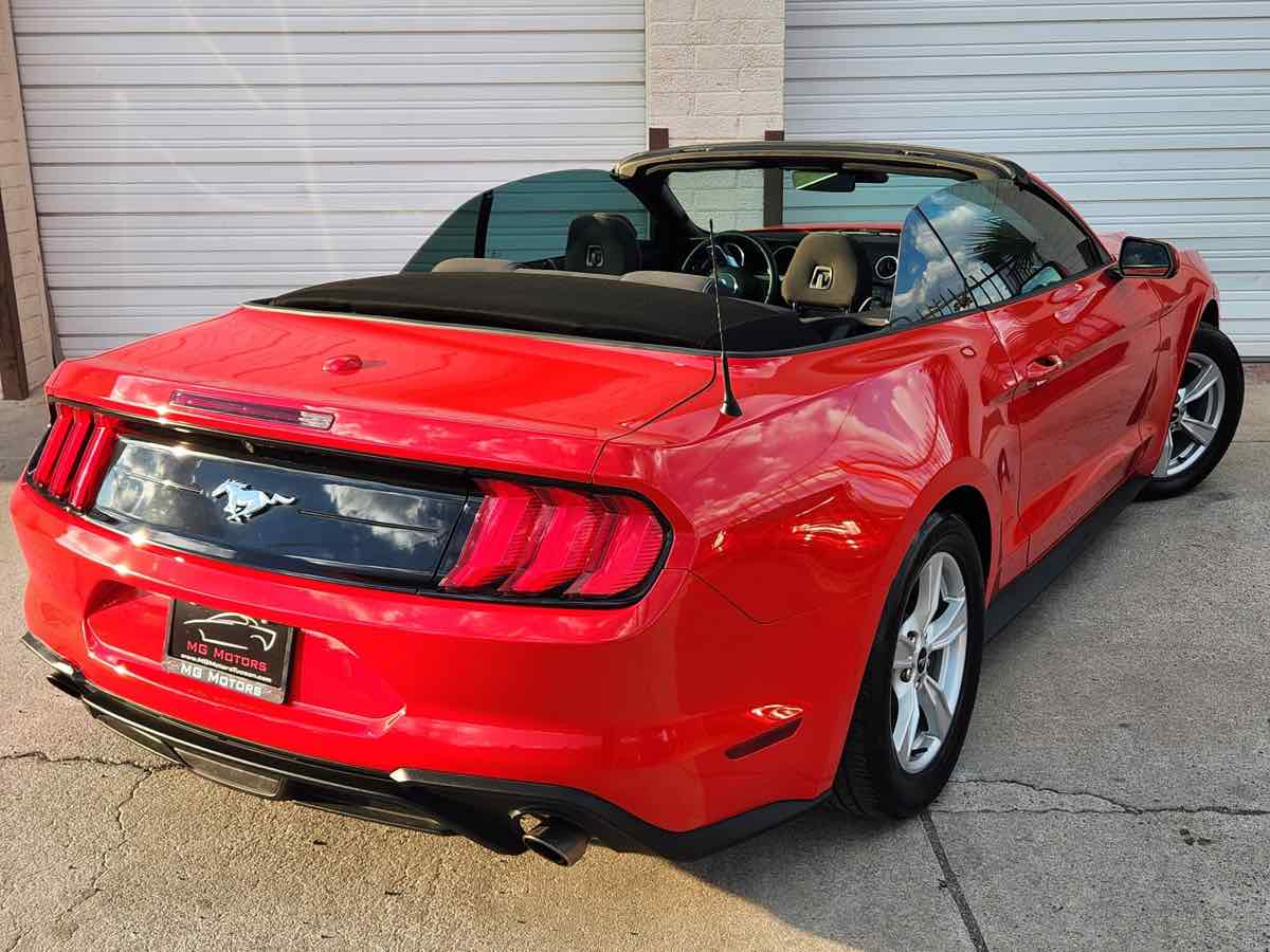 2021 Ford Mustang EcoBoost photo 26