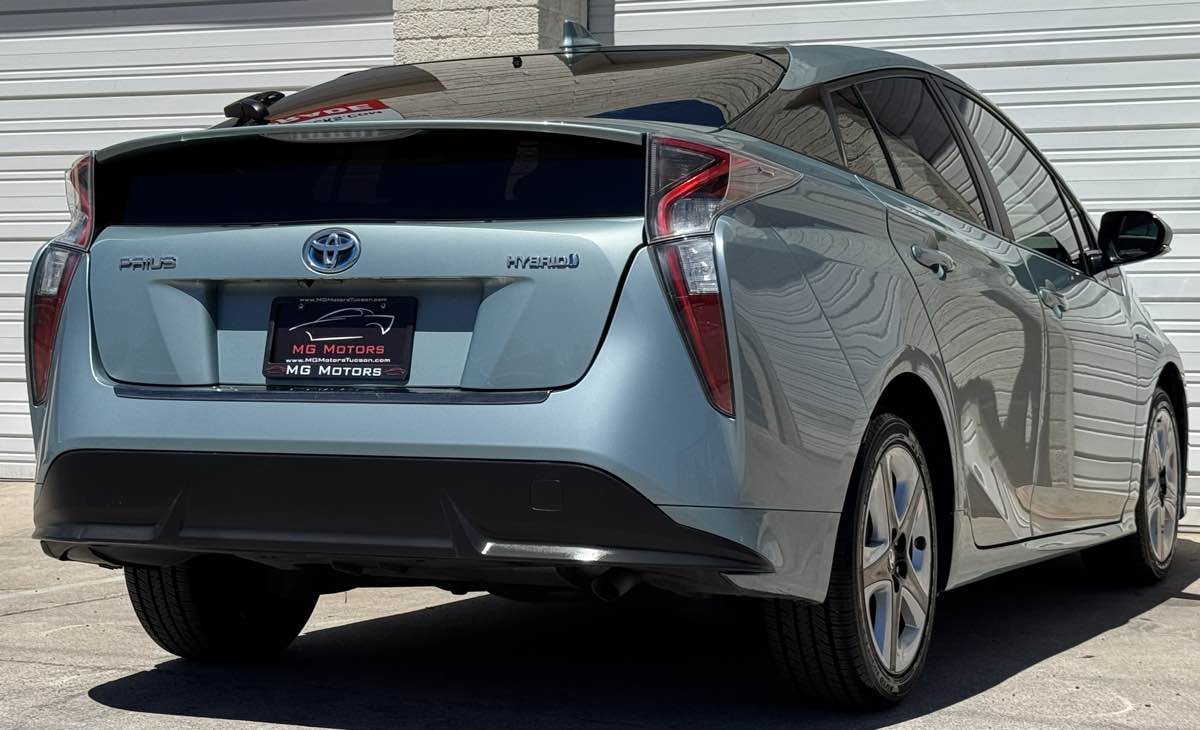 2016 Toyota Prius Three Touring photo 20