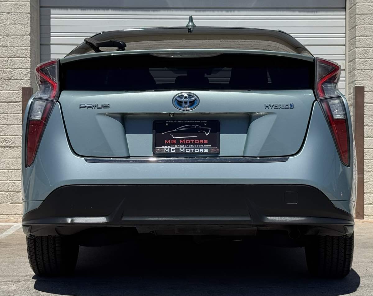 2016 Toyota Prius Three Touring photo 22