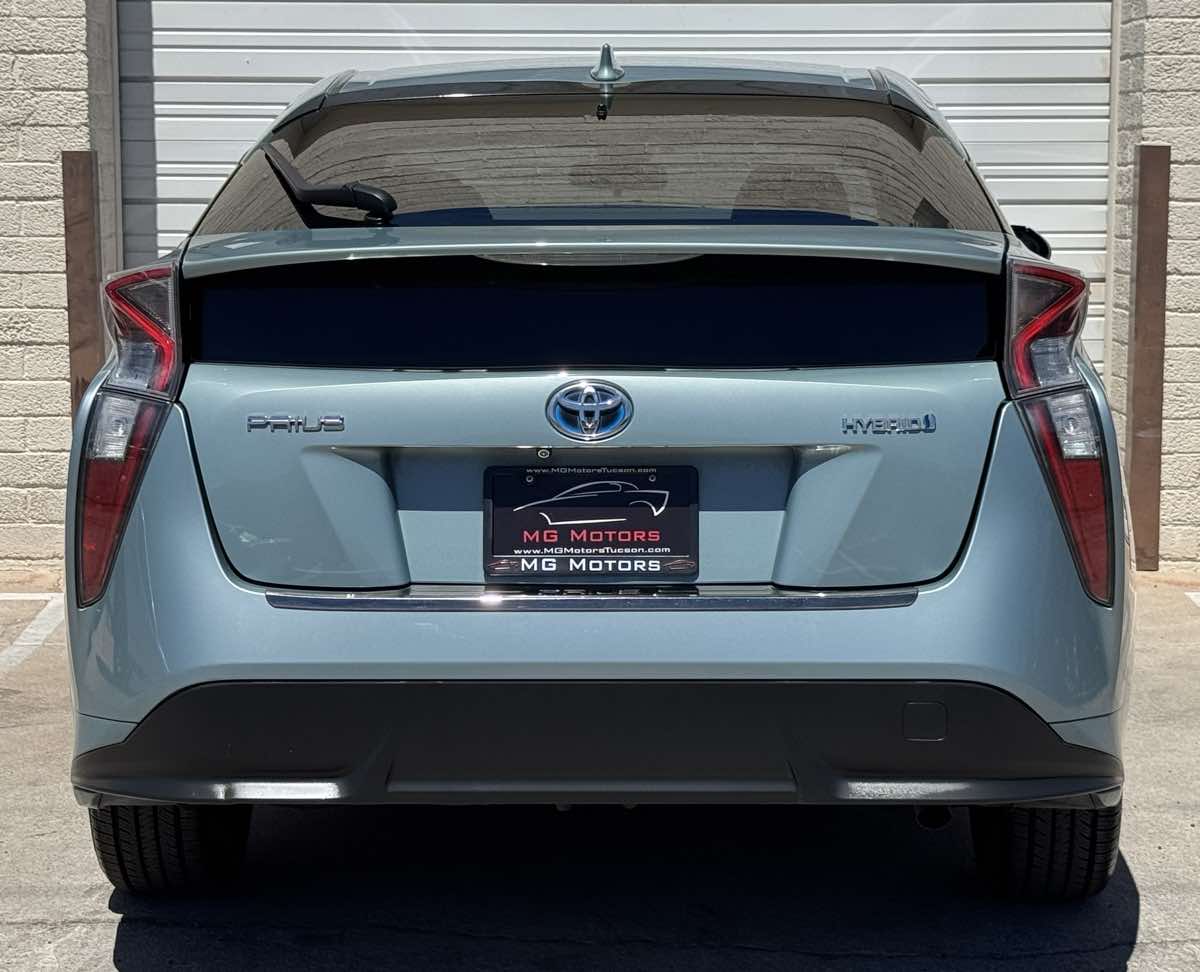 2016 Toyota Prius Three Touring photo 23