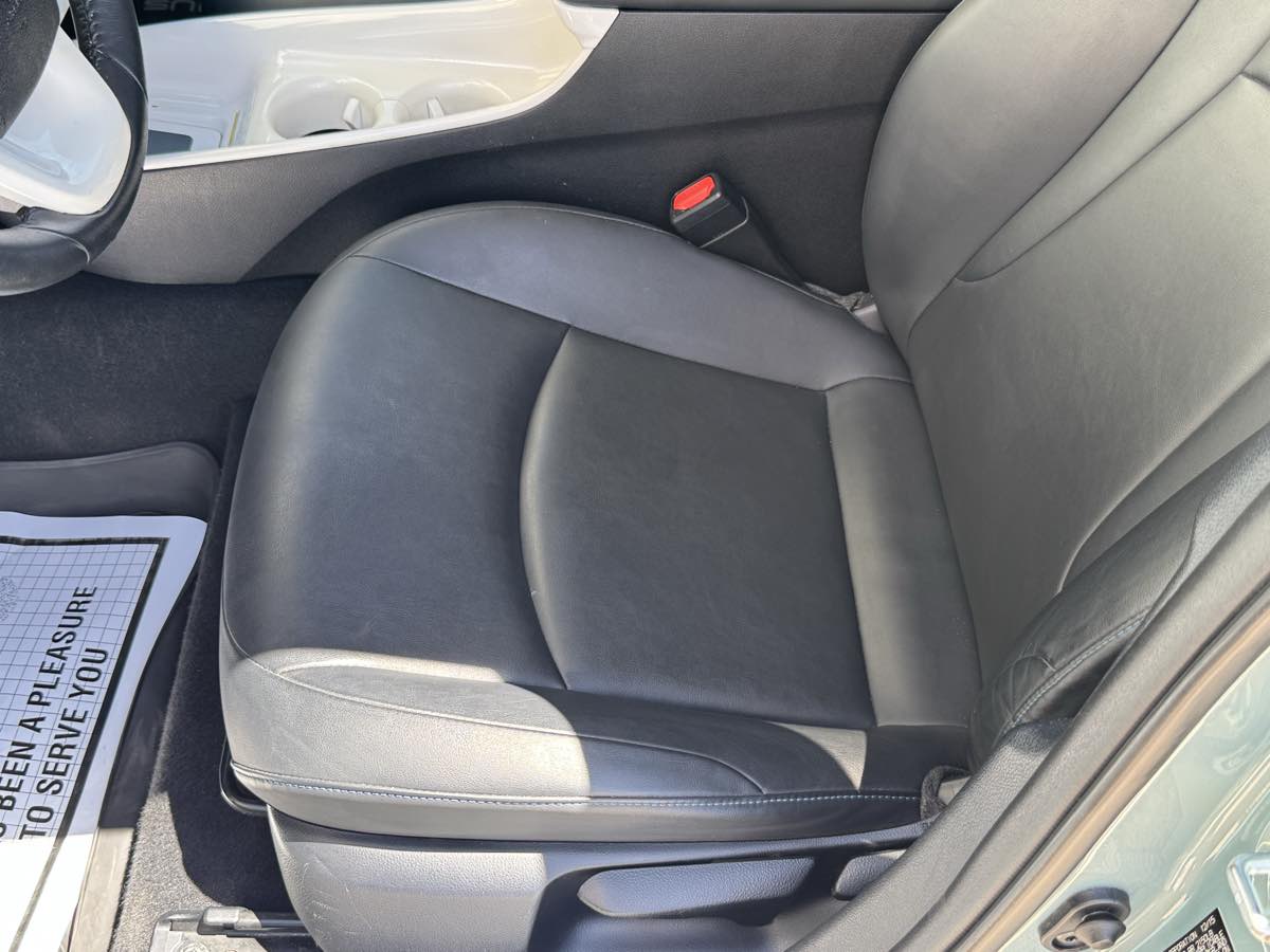 2016 Toyota Prius Three Touring photo 24