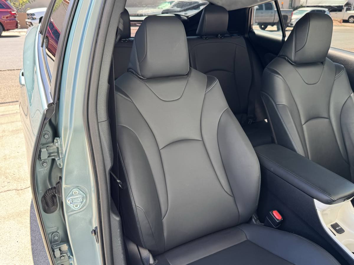 2016 Toyota Prius Three Touring photo 26