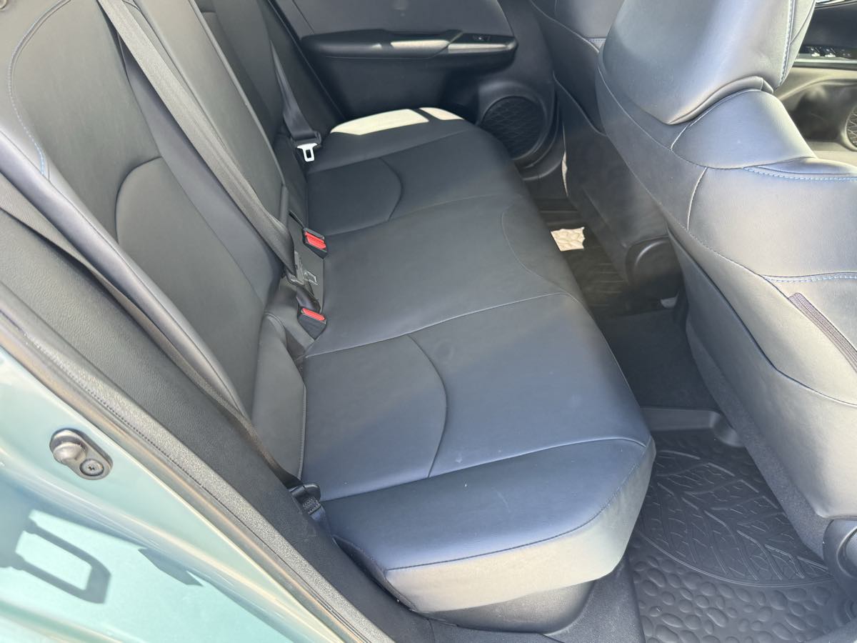 2016 Toyota Prius Three Touring photo 27
