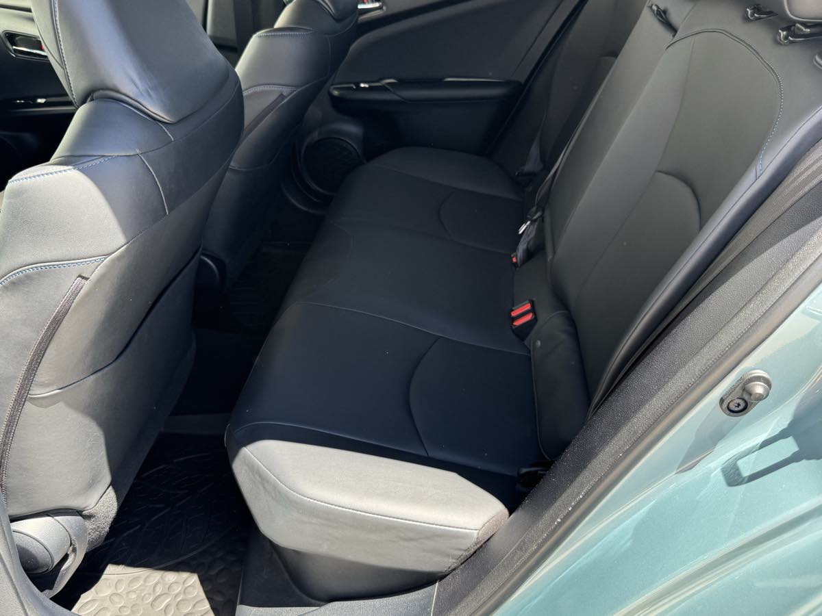 2016 Toyota Prius Three Touring photo 28