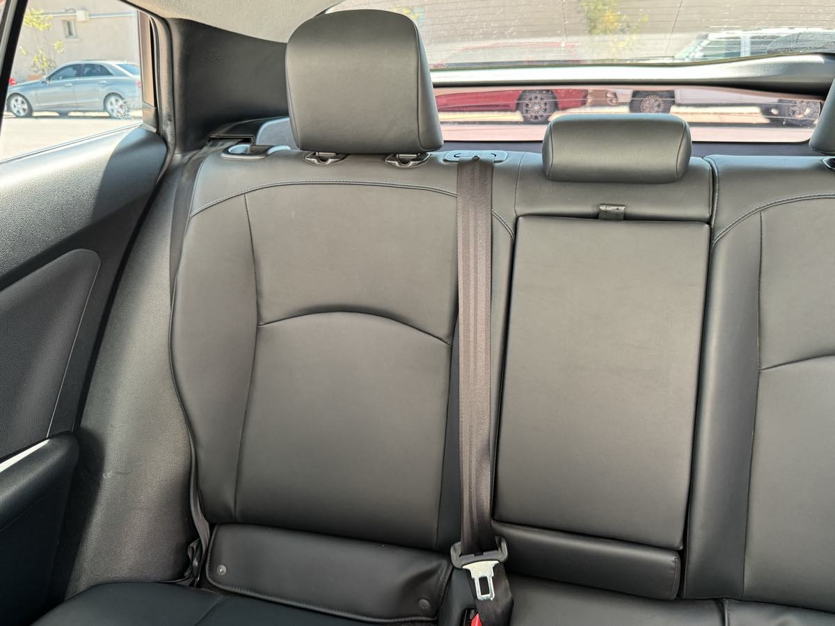 2016 Toyota Prius Three Touring photo 30