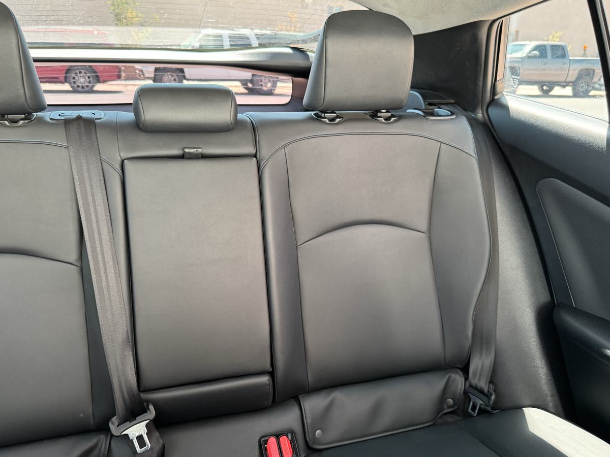 2016 Toyota Prius Three Touring photo 31