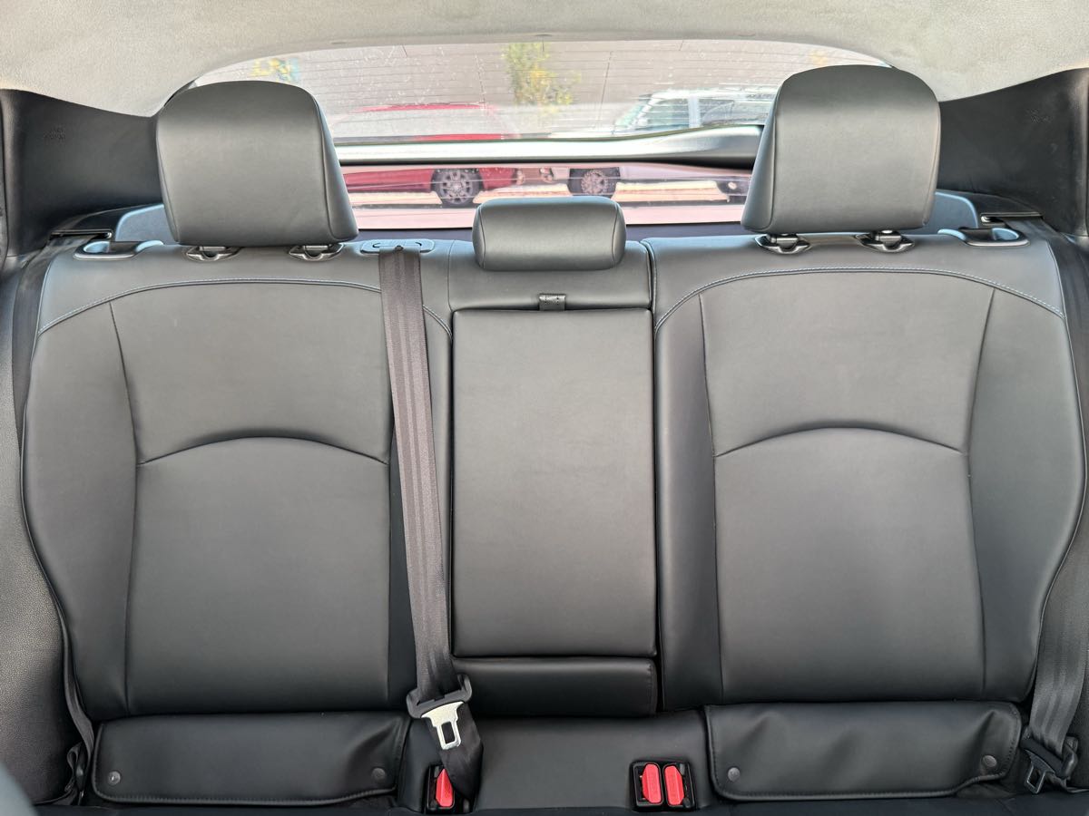 2016 Toyota Prius Three Touring photo 32