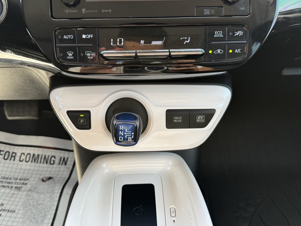 2016 Toyota Prius Three Touring photo 36