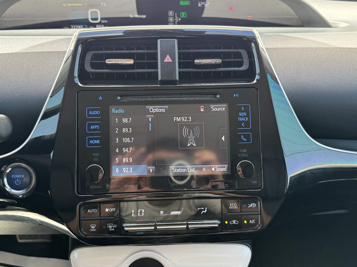 2016 Toyota Prius Three Touring photo 37