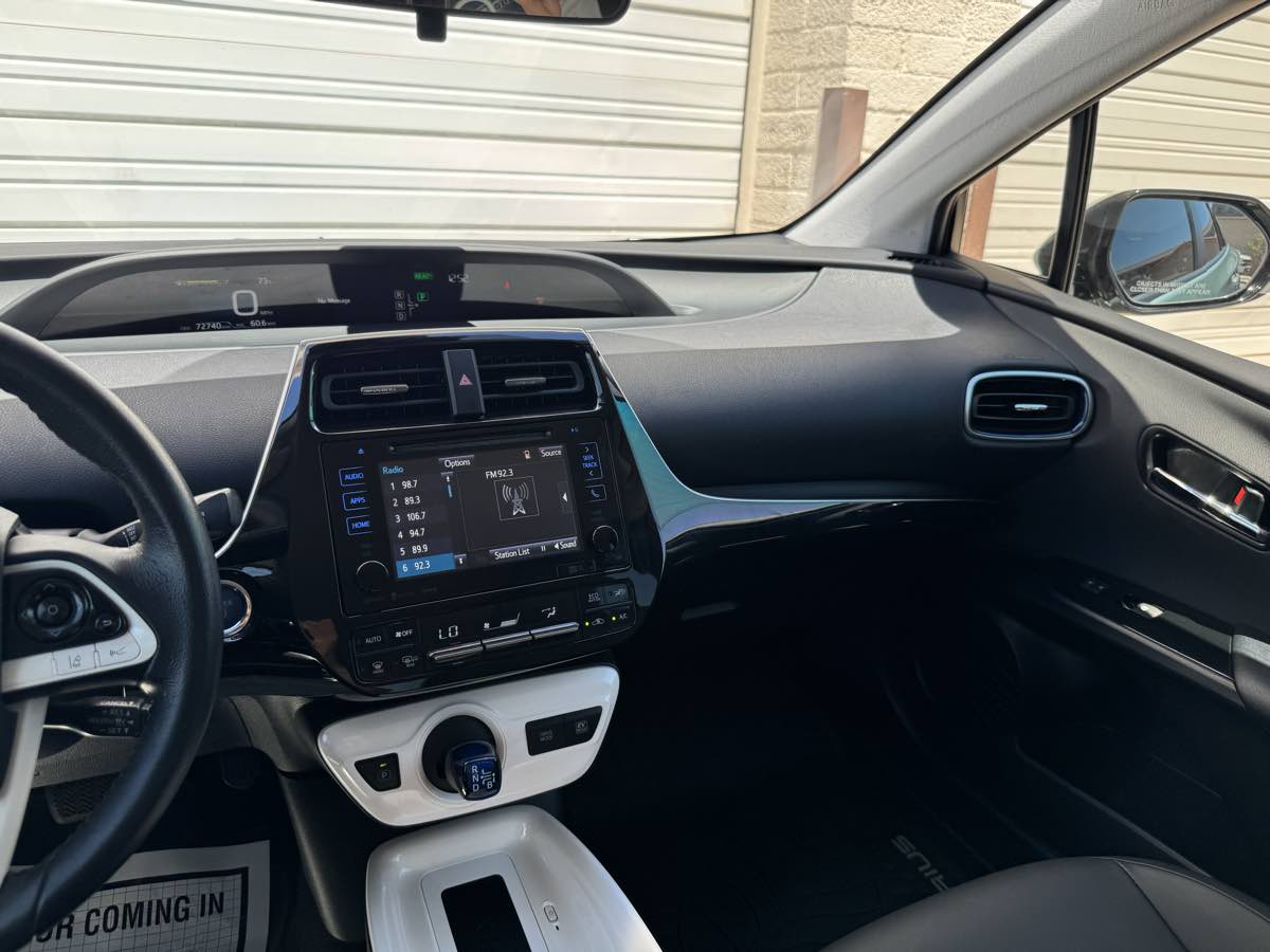 2016 Toyota Prius Three Touring photo 39