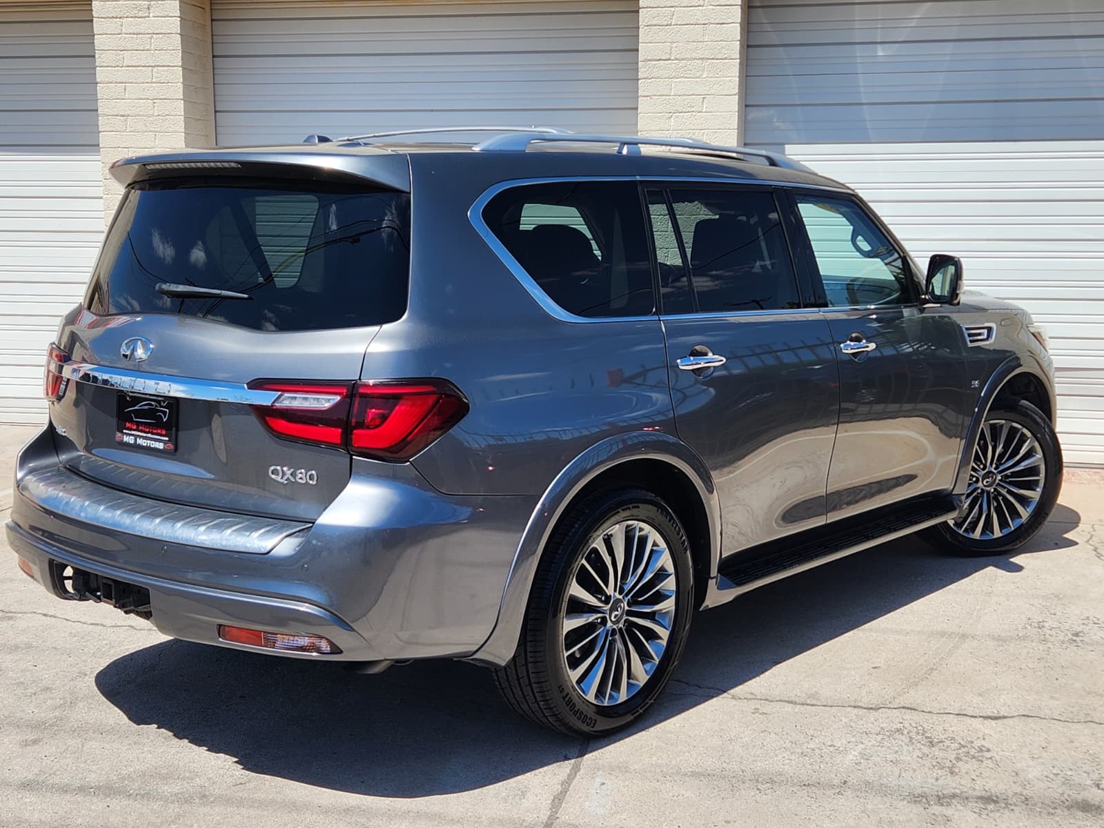 2020 Infiniti QX80 Luxe photo 17