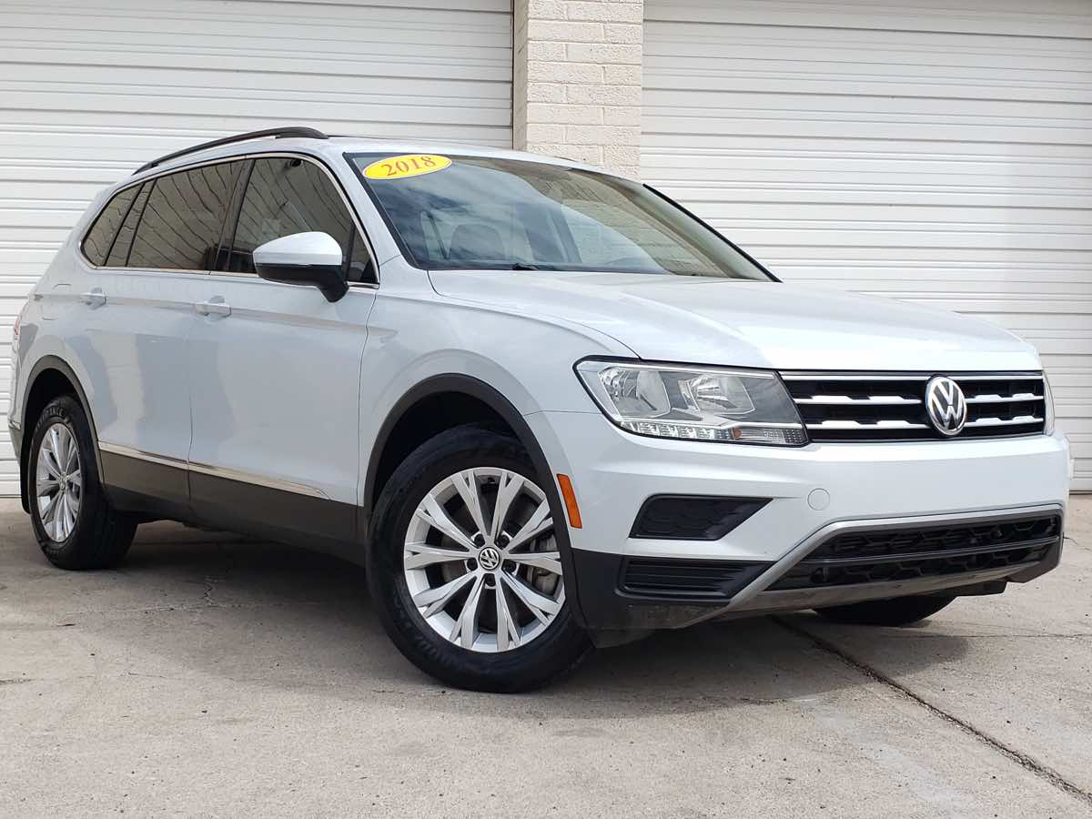 2018 Volkswagen Tiguan SEL photo 2