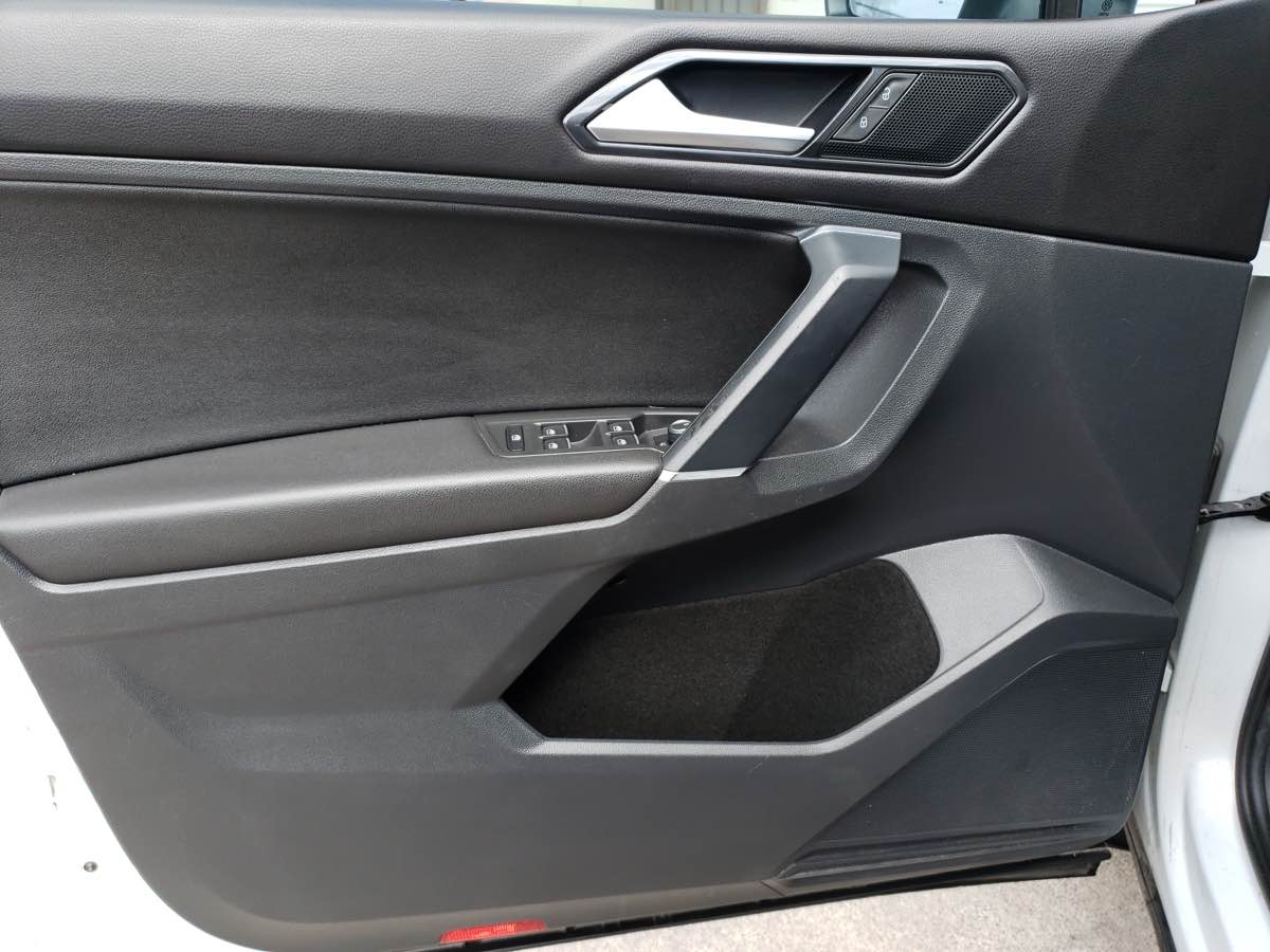 2018 Volkswagen Tiguan SEL photo 26