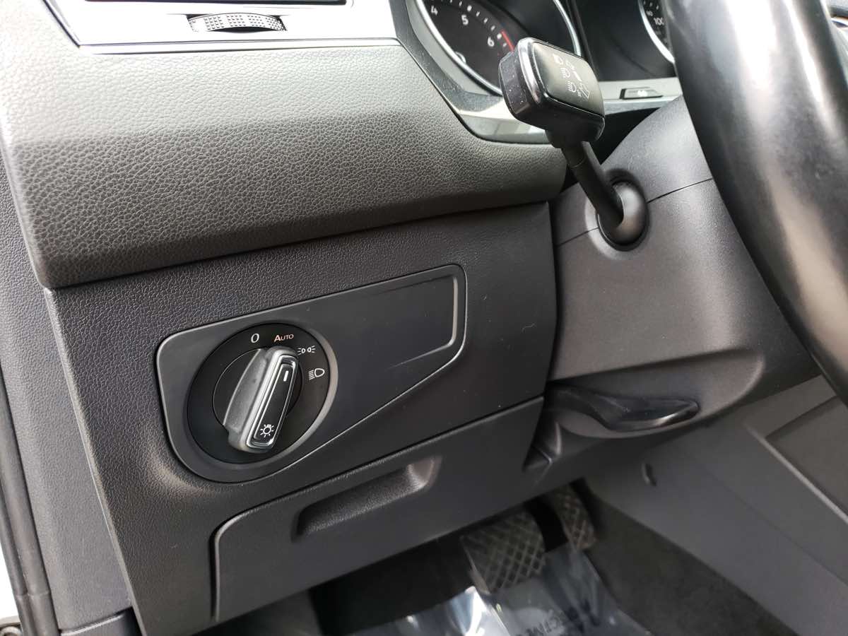 2018 Volkswagen Tiguan SEL photo 27