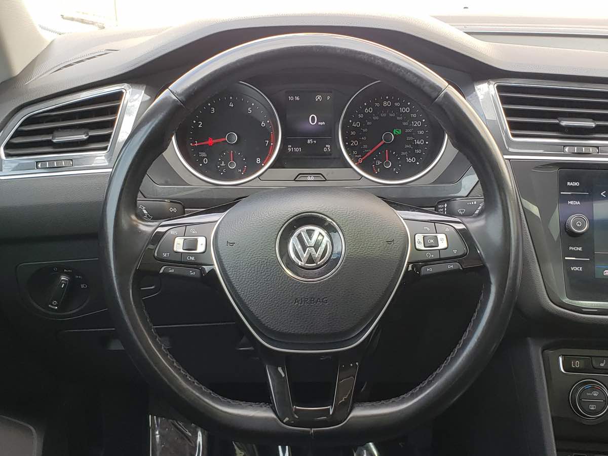 2018 Volkswagen Tiguan SEL photo 28