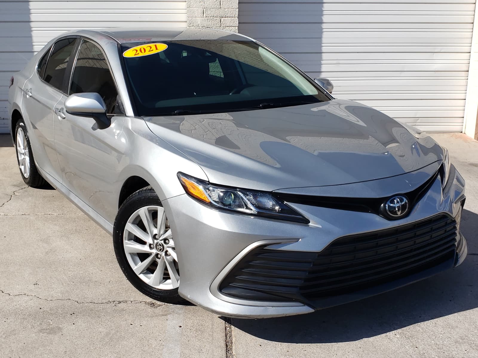 2021 Toyota Camry LE photo 2