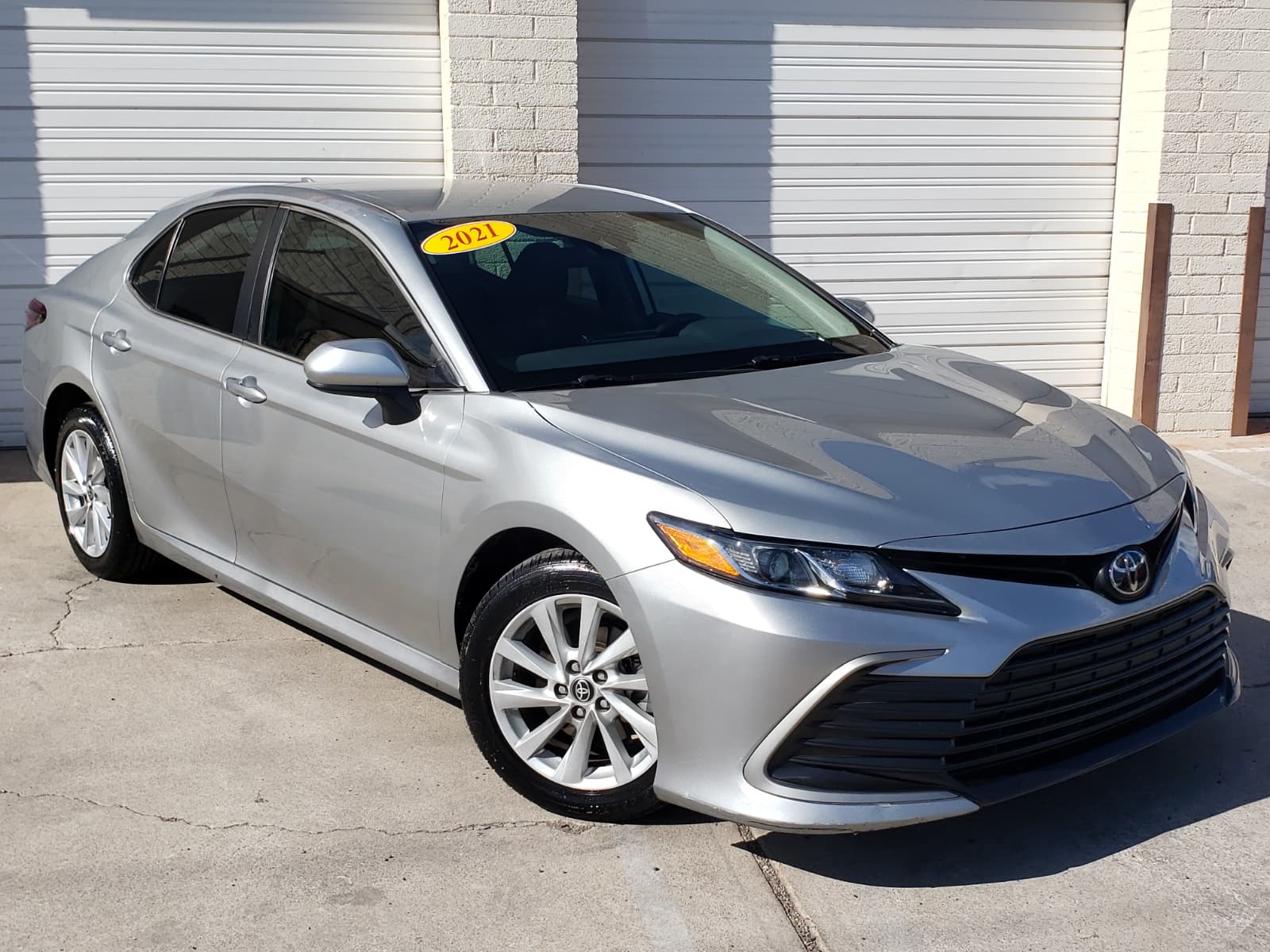 2021 Toyota Camry LE photo 3