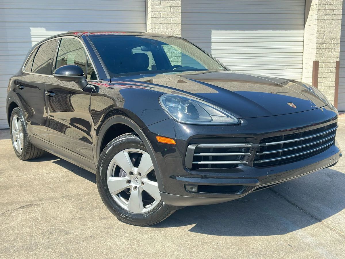 2019 Porsche Cayenne photo 2