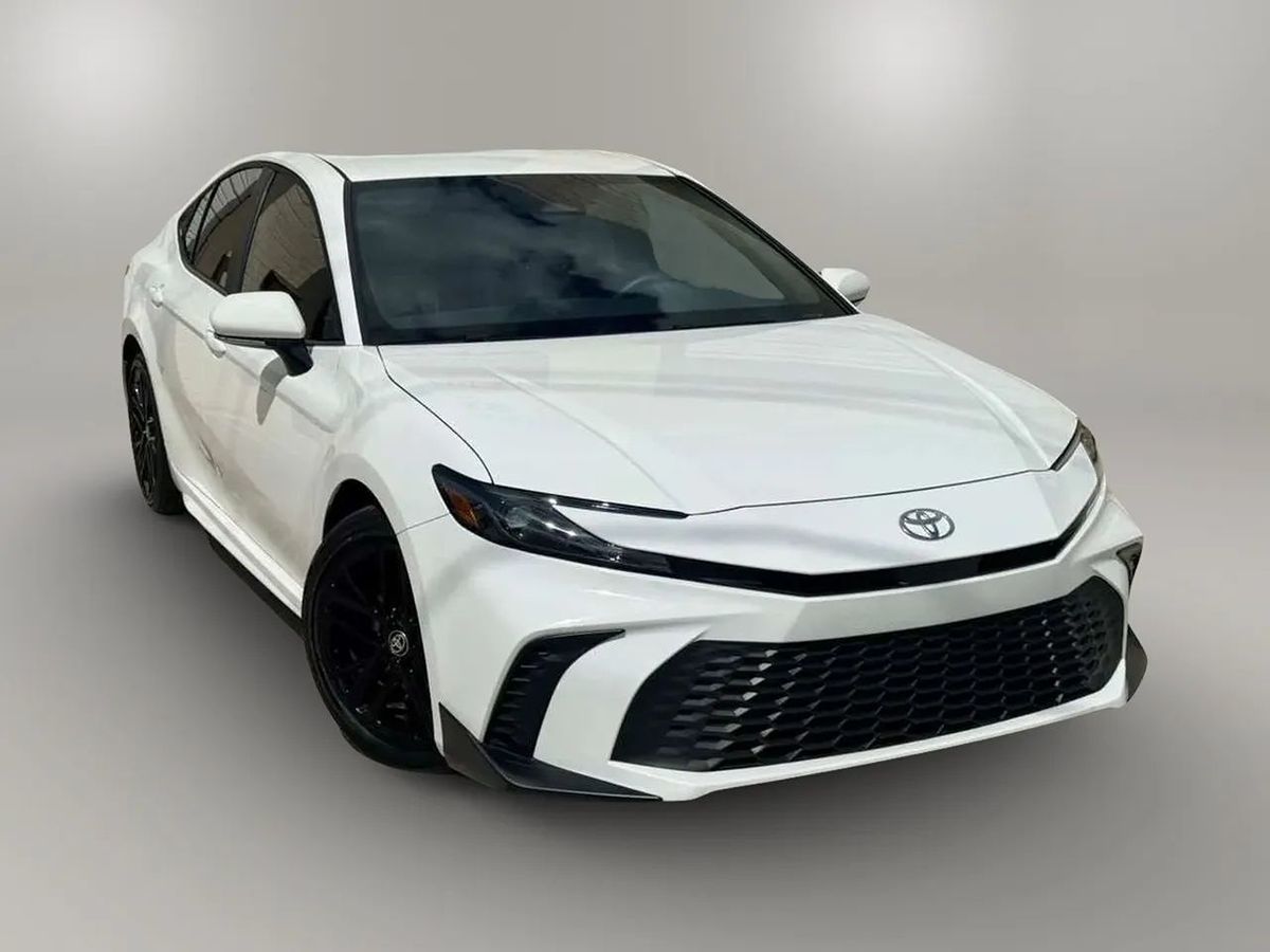 2025 Toyota Camry SE photo 2