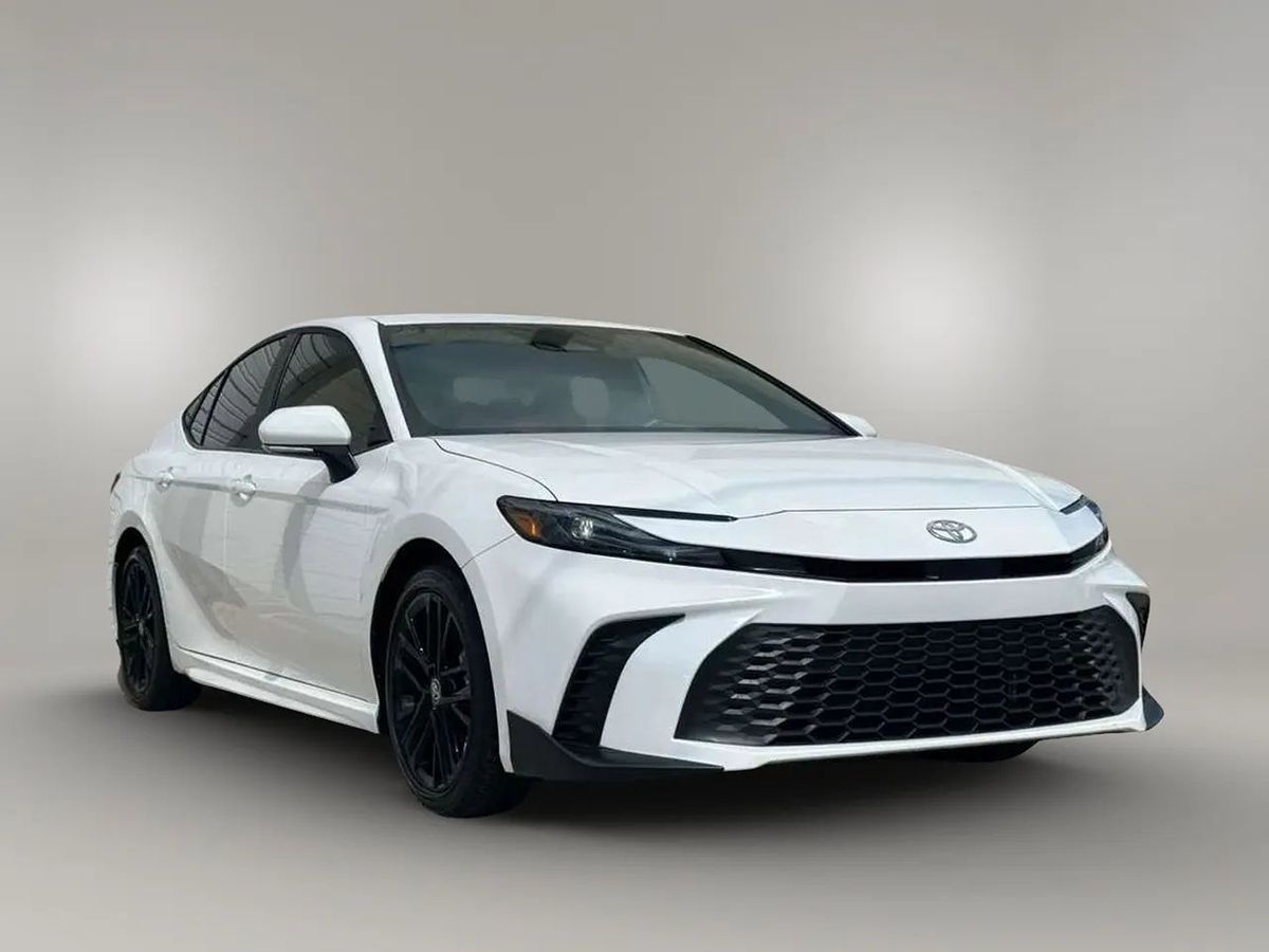 2025 Toyota Camry SE photo 4