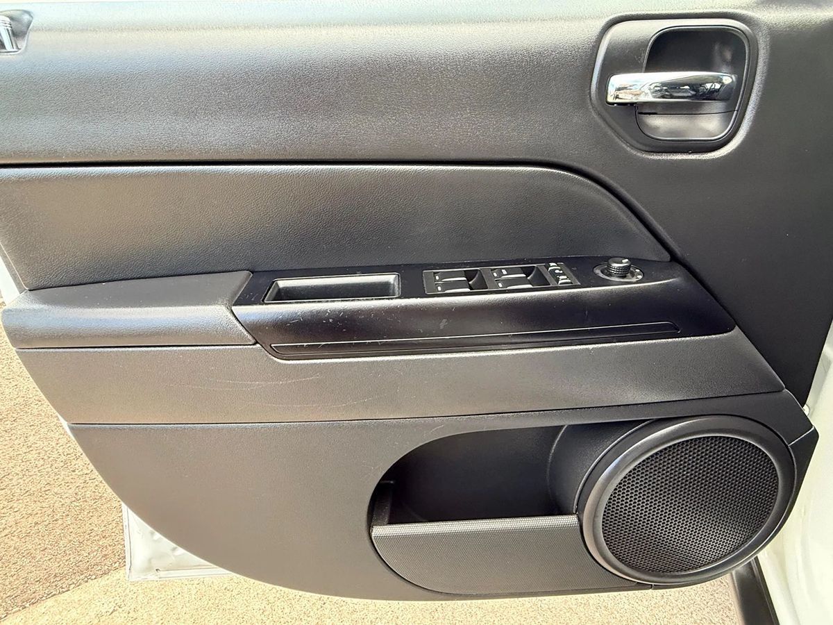 2016 Jeep Patriot Latitude photo 29