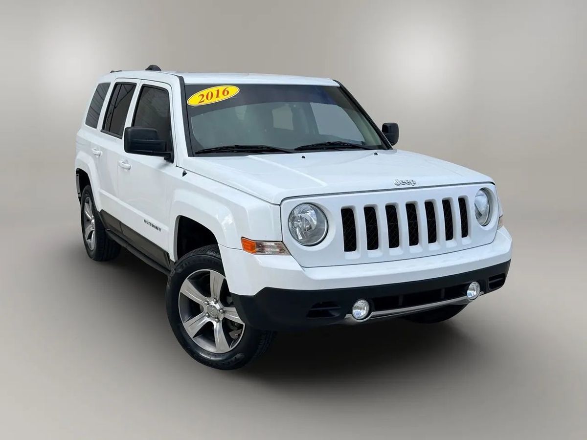 2016 Jeep Patriot Latitude photo 2