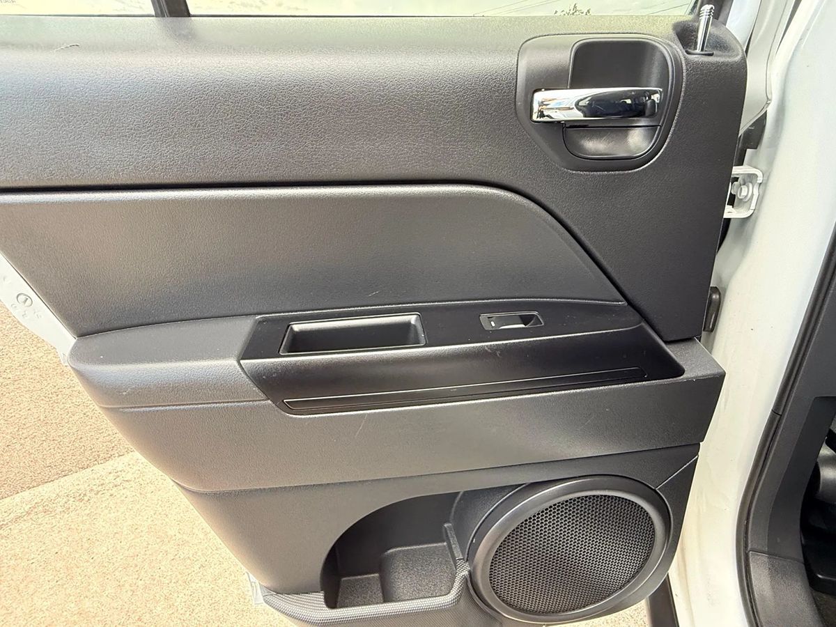 2016 Jeep Patriot Latitude photo 44
