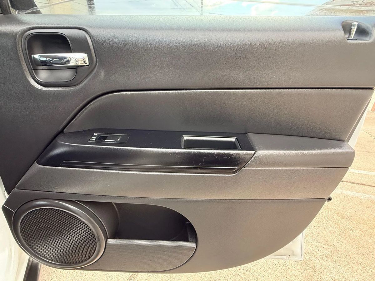 2016 Jeep Patriot Latitude photo 36