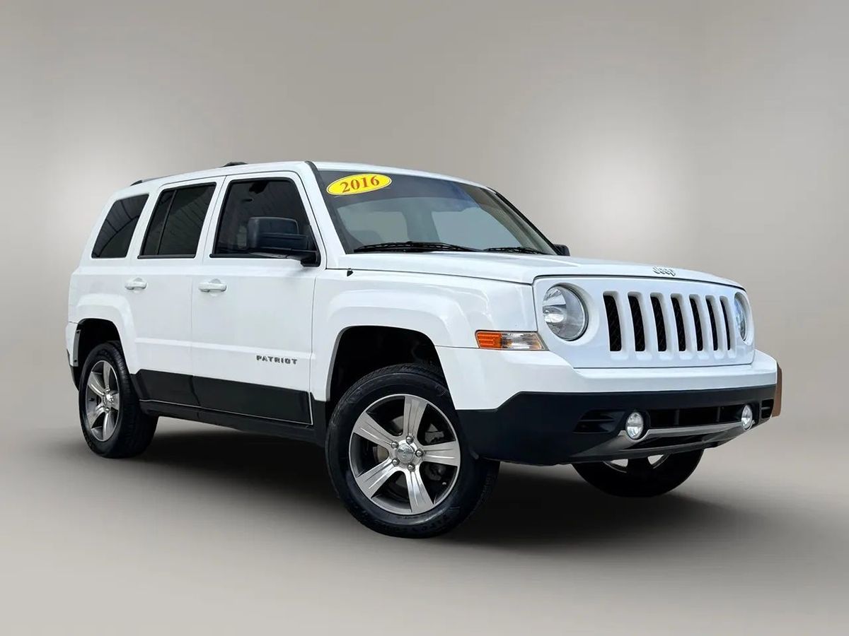 2016 Jeep Patriot Latitude photo 3